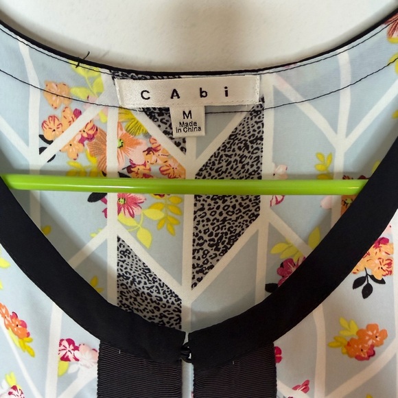 CAbi Multicolor Geometric Floral Sleeveless Lightweight Blouse Size Medium - Picture 3 of 14